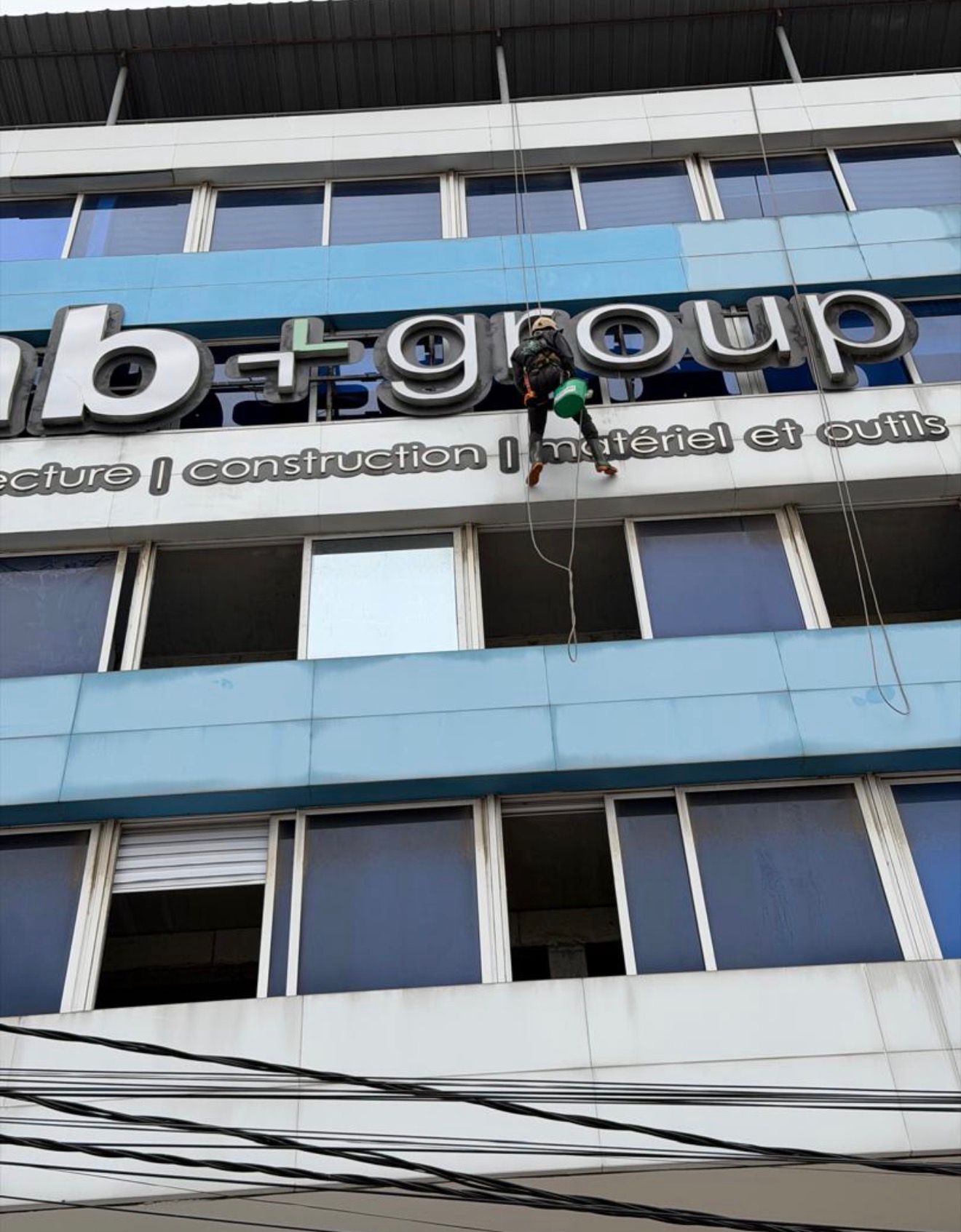 AB+ Group siège — nettoyage façade